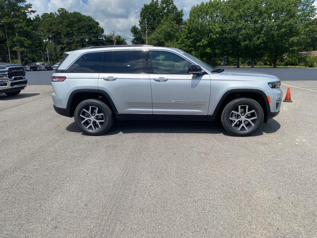 new 2025 Jeep Grand Cherokee car, priced at $47,914