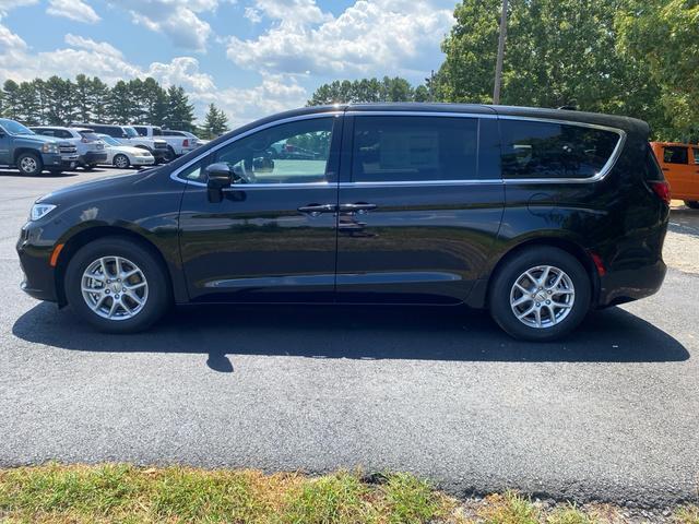 new 2025 Chrysler Pacifica car, priced at $38,172