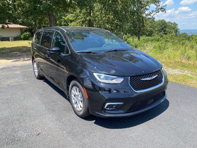 new 2025 Chrysler Pacifica car, priced at $38,172