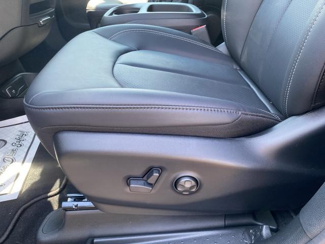 new 2025 Chrysler Pacifica car, priced at $38,172