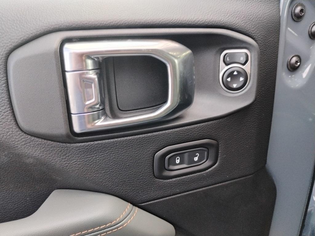 new 2025 Jeep Gladiator car, priced at $56,877