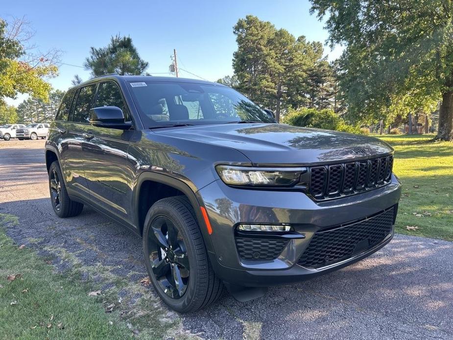 new 2025 Jeep Grand Cherokee car, priced at $54,955