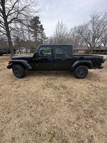 new 2024 Jeep Gladiator car, priced at $47,261