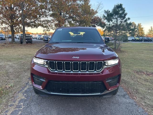 new 2025 Jeep Grand Cherokee car, priced at $37,000