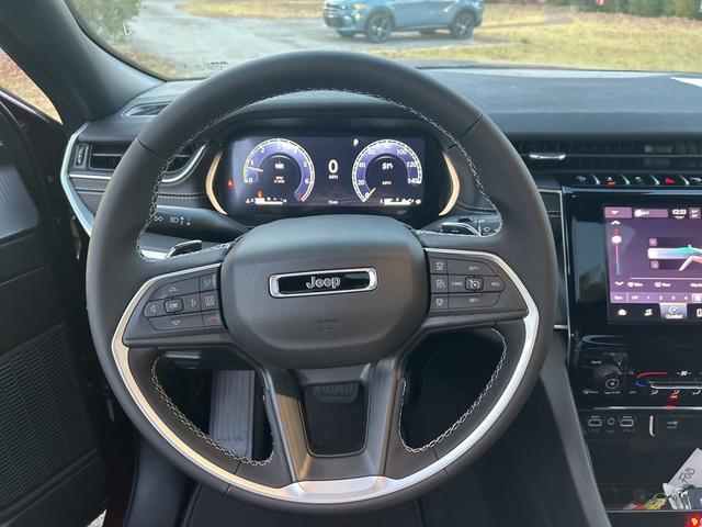 new 2025 Jeep Grand Cherokee car, priced at $37,000