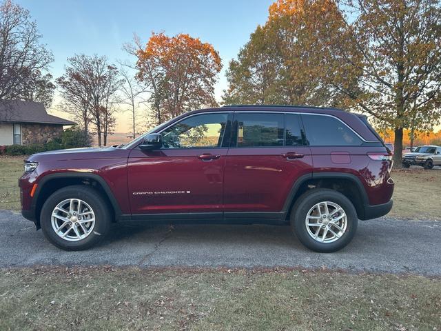 new 2025 Jeep Grand Cherokee car, priced at $37,000