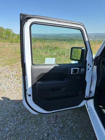 new 2024 Jeep Gladiator car, priced at $50,977