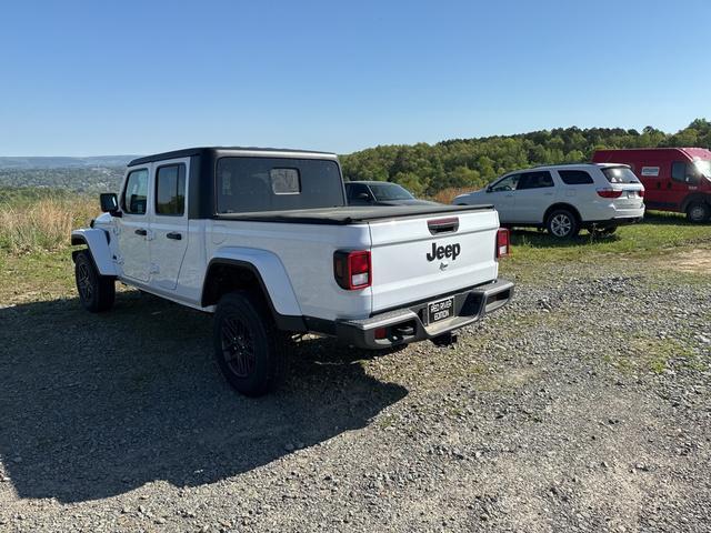 new 2024 Jeep Gladiator car, priced at $50,977