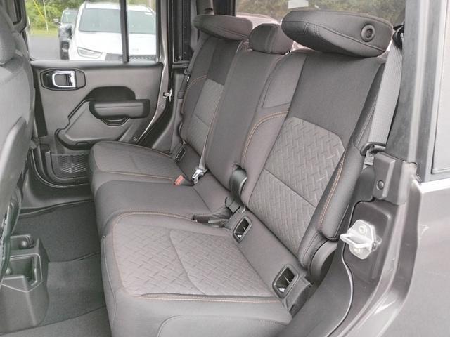 new 2025 Jeep Gladiator car, priced at $47,913