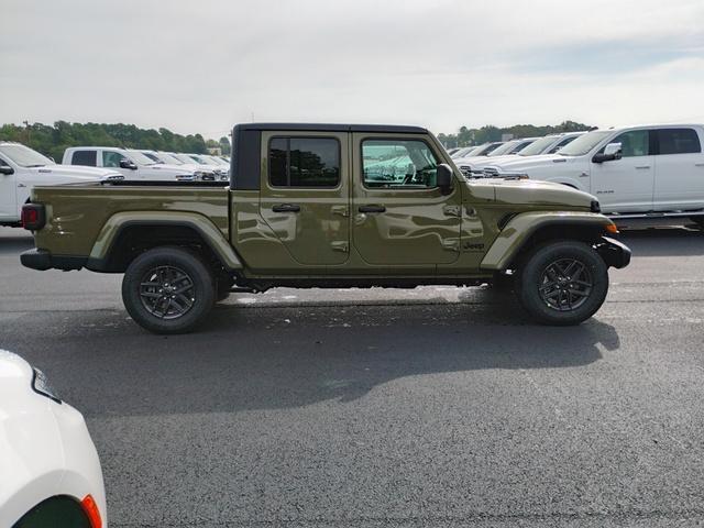 new 2025 Jeep Gladiator car, priced at $44,241