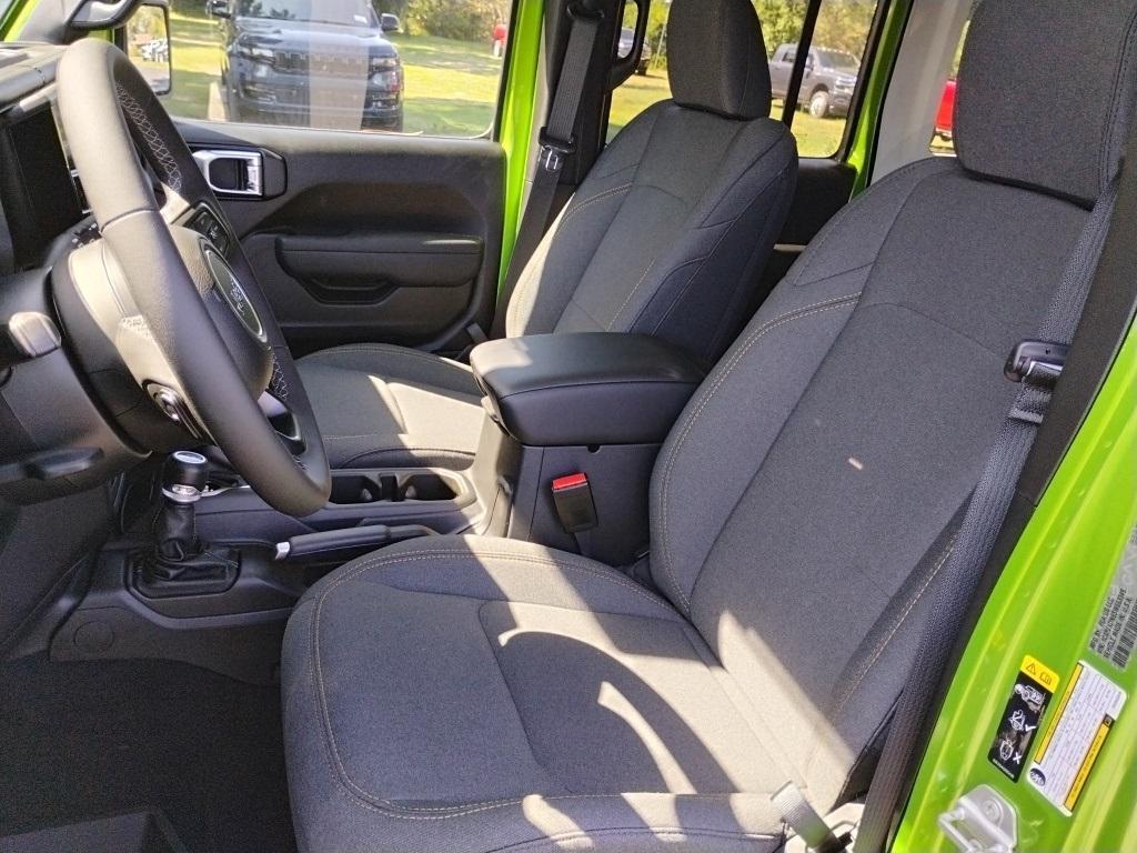 new 2025 Jeep Wrangler car