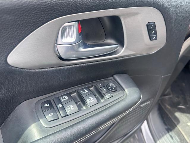 used 2021 Chrysler Pacifica Hybrid car, priced at $25,664