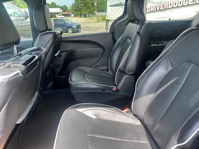 used 2021 Chrysler Pacifica Hybrid car, priced at $25,664