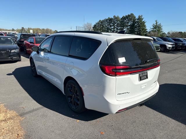 new 2024 Chrysler Pacifica car, priced at $45,735