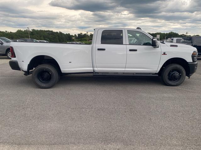 new 2025 Ram 3500 car, priced at $68,171