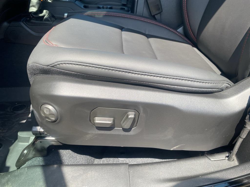 new 2025 Jeep Wrangler car, priced at $50,946
