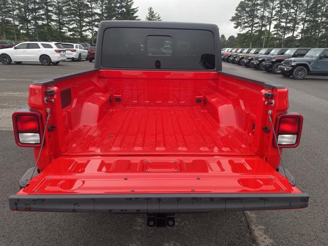 new 2025 Jeep Gladiator car, priced at $44,473