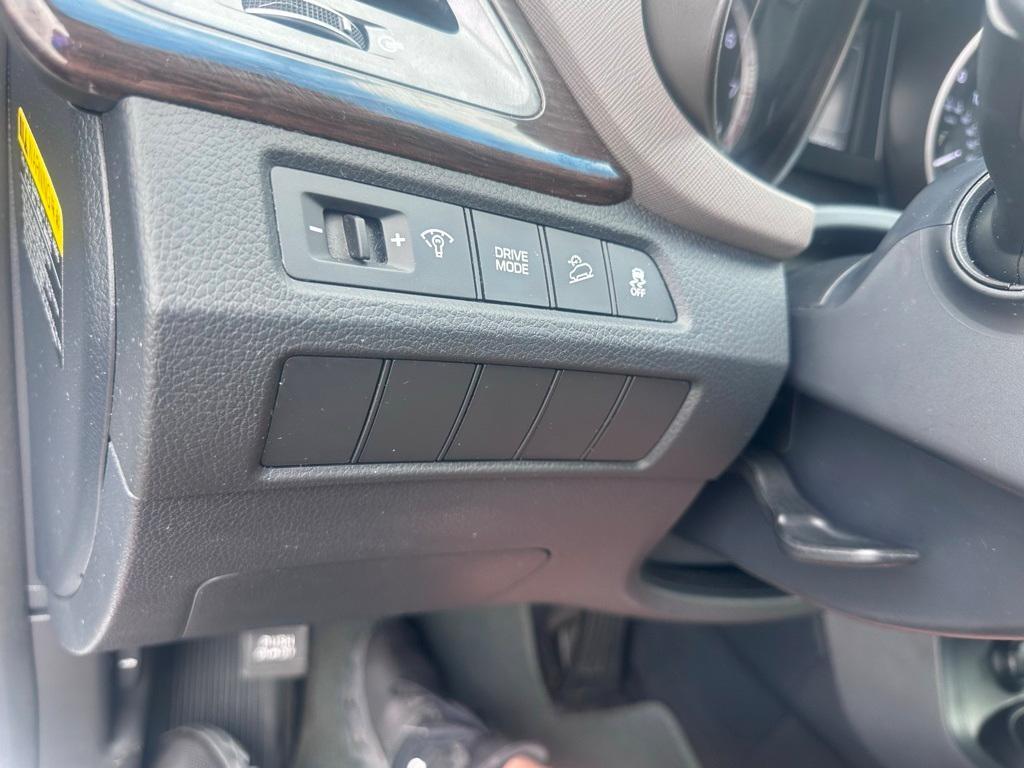 used 2018 Hyundai Santa Fe car, priced at $15,277