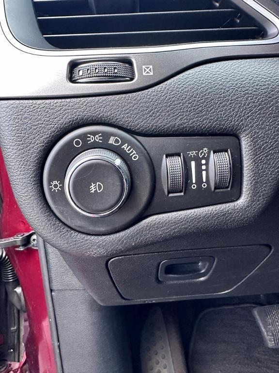 used 2019 Jeep Cherokee car, priced at $14,084