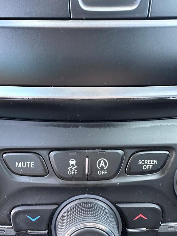 used 2019 Jeep Cherokee car, priced at $14,084