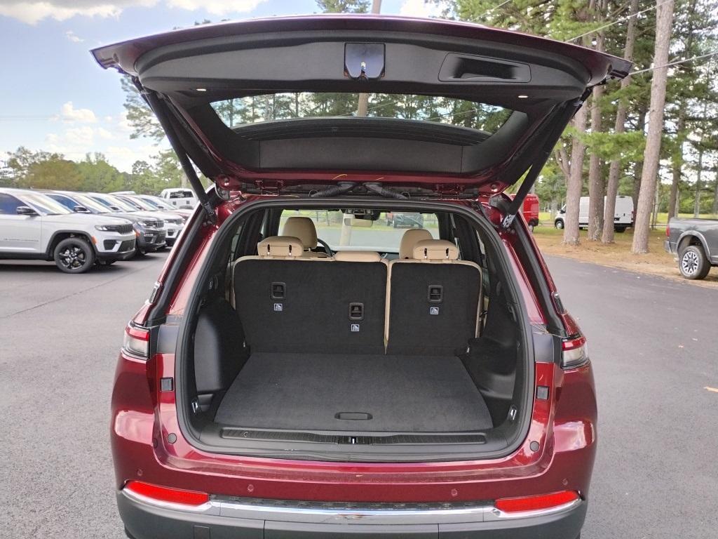 new 2025 Jeep Grand Cherokee car, priced at $43,869