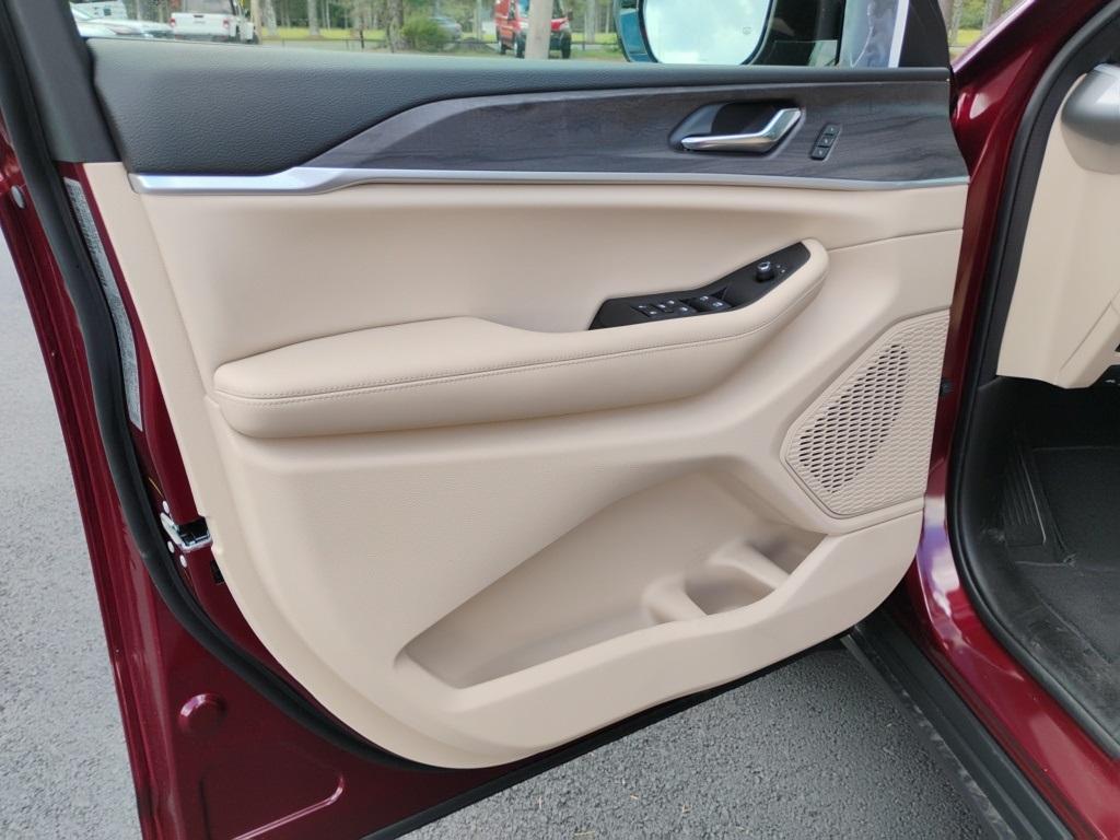 new 2025 Jeep Grand Cherokee car, priced at $43,869