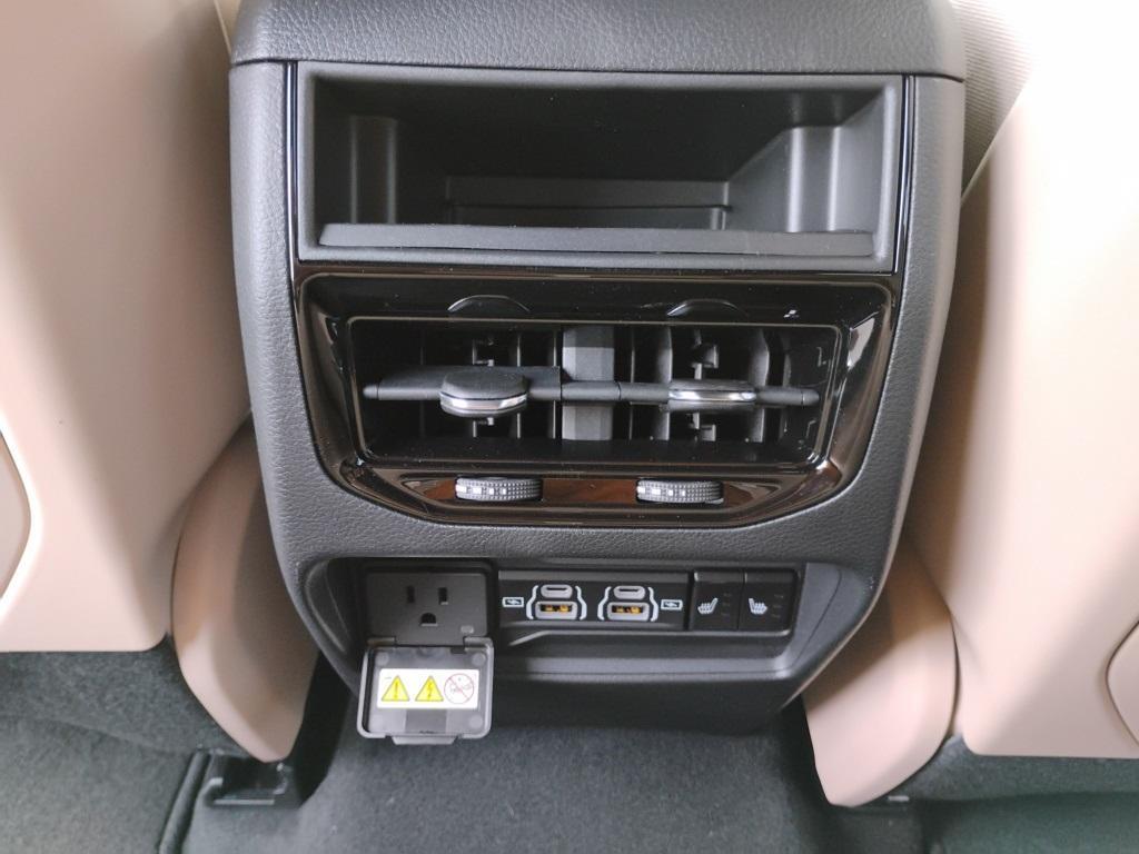 new 2025 Jeep Grand Cherokee car, priced at $43,869