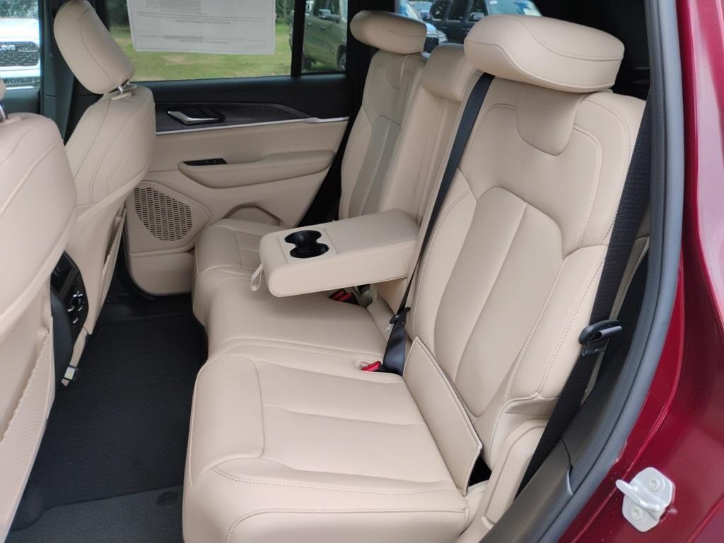 new 2025 Jeep Grand Cherokee car, priced at $43,869