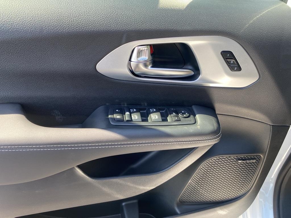 new 2026 Chrysler Pacifica car
