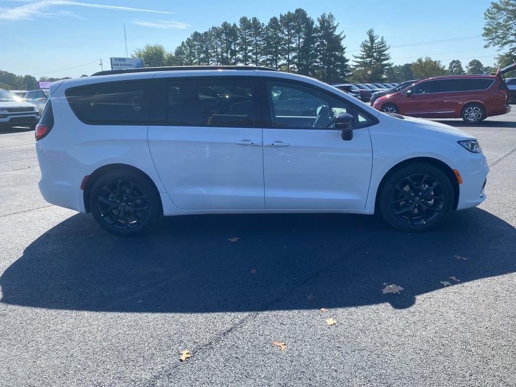 new 2026 Chrysler Pacifica car