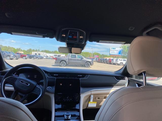 new 2025 Jeep Grand Cherokee car, priced at $47,035