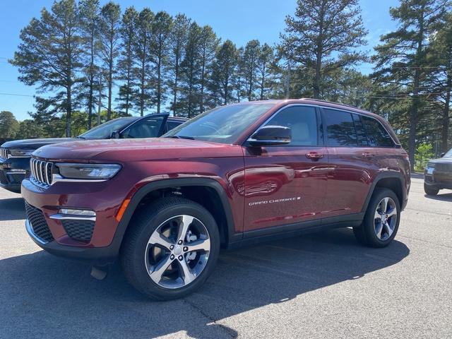 new 2025 Jeep Grand Cherokee car, priced at $47,035
