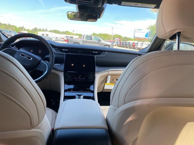 new 2025 Jeep Grand Cherokee car, priced at $47,035