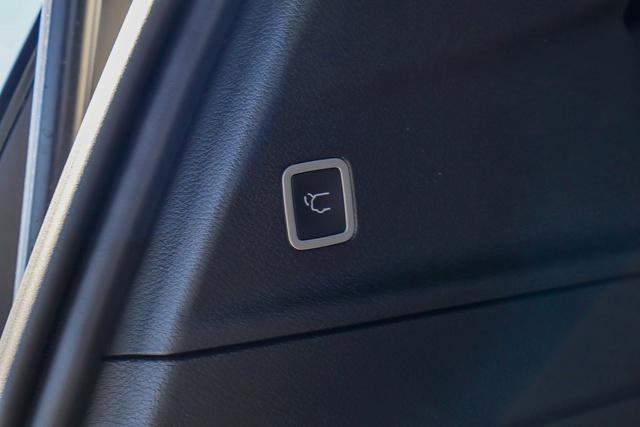 new 2024 Chrysler Pacifica Hybrid car, priced at $54,024