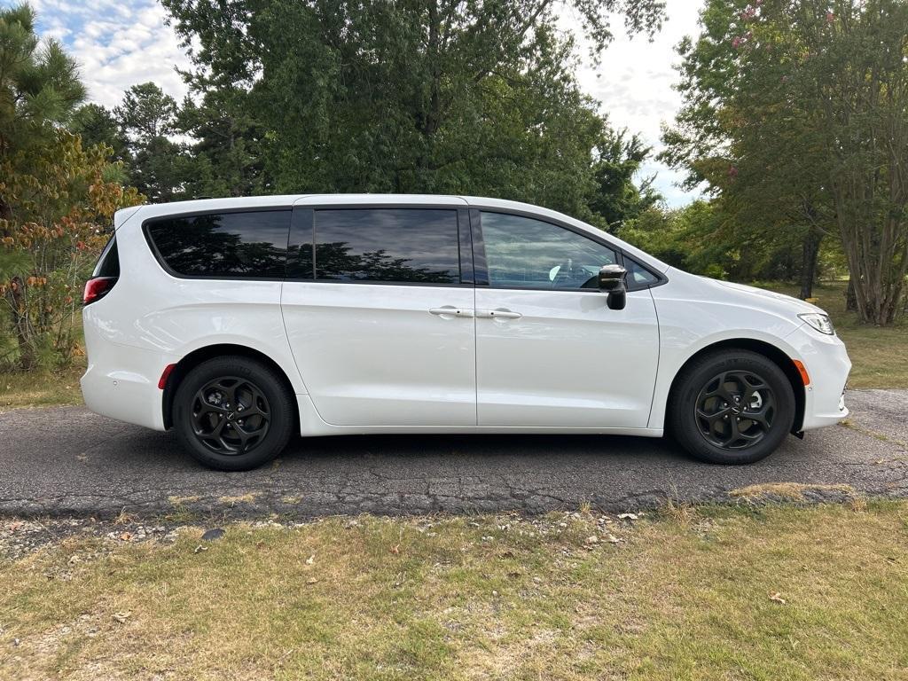 used 2024 Chrysler Pacifica Hybrid car, priced at $49,900