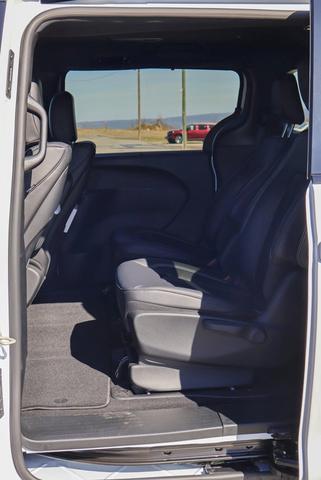 new 2024 Chrysler Pacifica Hybrid car, priced at $54,024