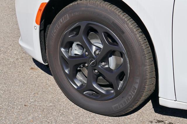 new 2024 Chrysler Pacifica Hybrid car, priced at $54,024