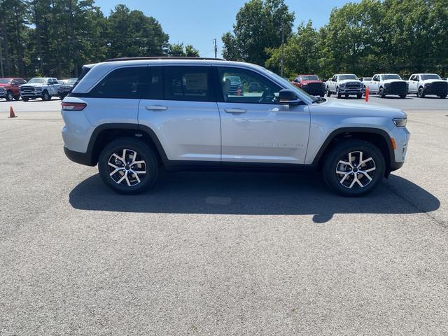 new 2025 Jeep Grand Cherokee car, priced at $45,736