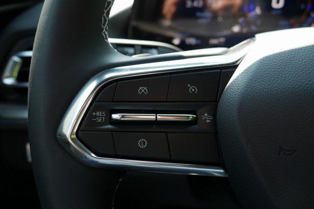 new 2025 Chevrolet Traverse car, priced at $47,325
