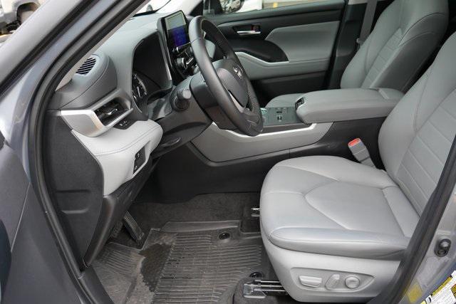 used 2023 Toyota Highlander car, priced at $33,000