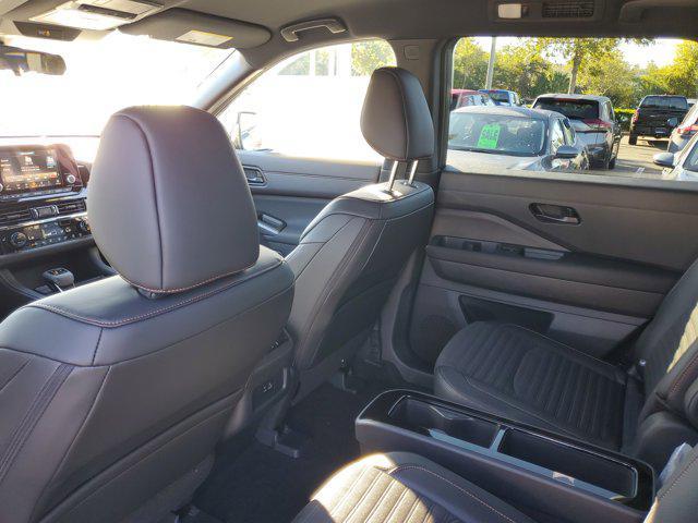 new 2025 Nissan Pathfinder car, priced at $40,620