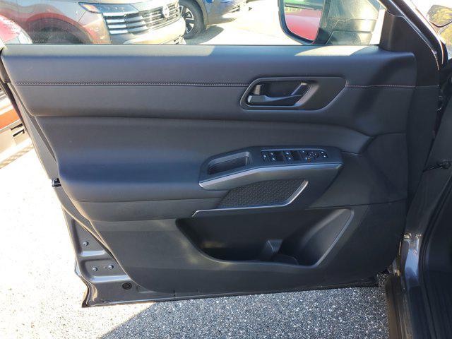 new 2025 Nissan Pathfinder car, priced at $40,620