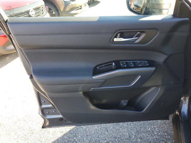 new 2025 Nissan Pathfinder car, priced at $40,590