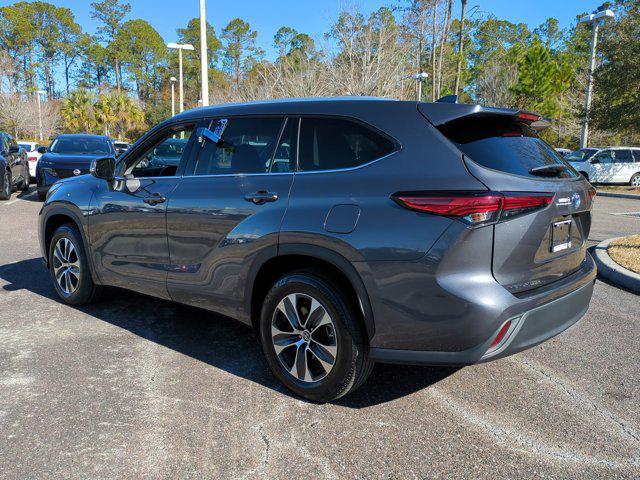 used 2022 Toyota Highlander Hybrid car, priced at $38,998