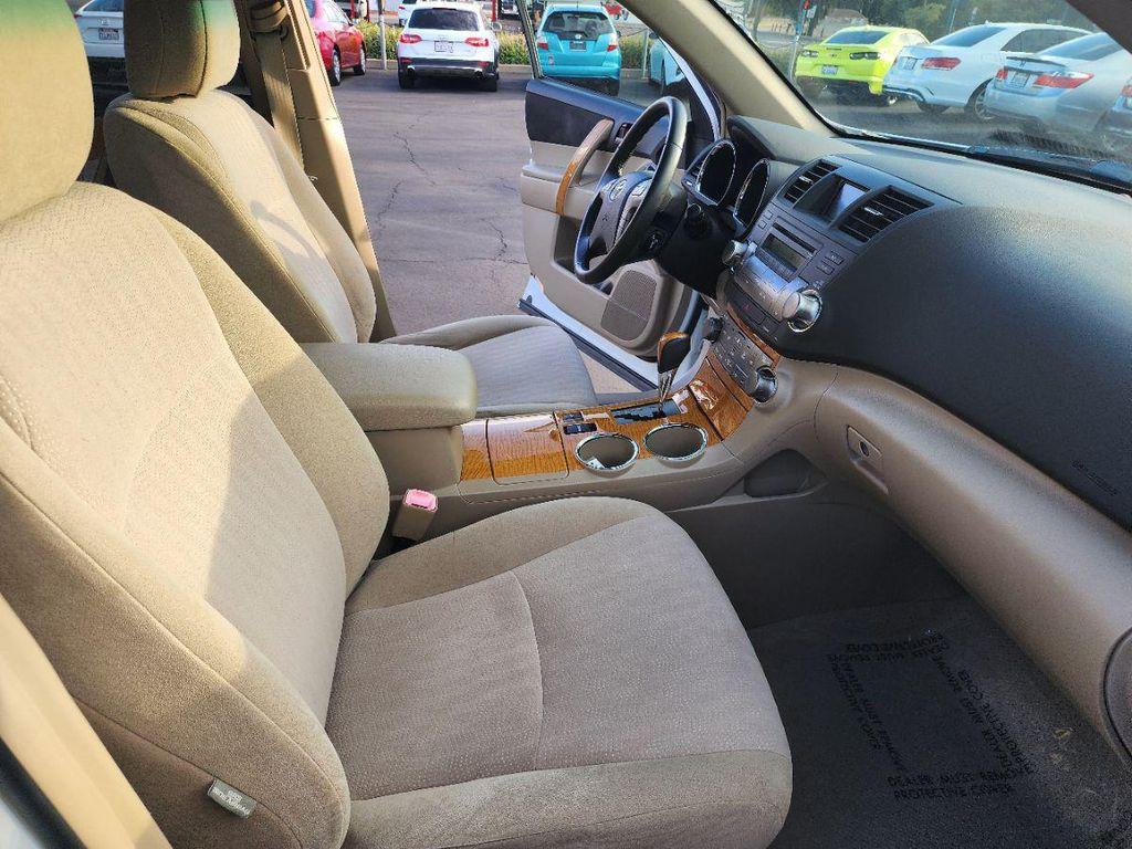 used 2009 Toyota Highlander Hybrid car, priced at $13,995