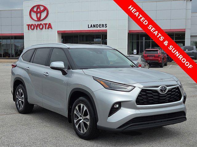 used 2023 Toyota Highlander car, priced at $43,516