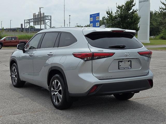 used 2023 Toyota Highlander car, priced at $43,516