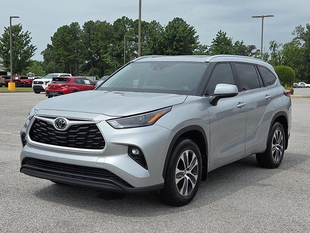 used 2023 Toyota Highlander car, priced at $43,516