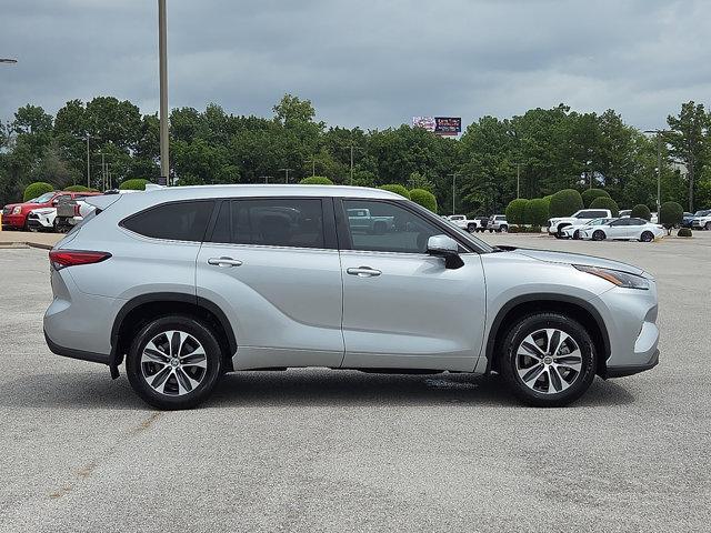 used 2023 Toyota Highlander car, priced at $43,516