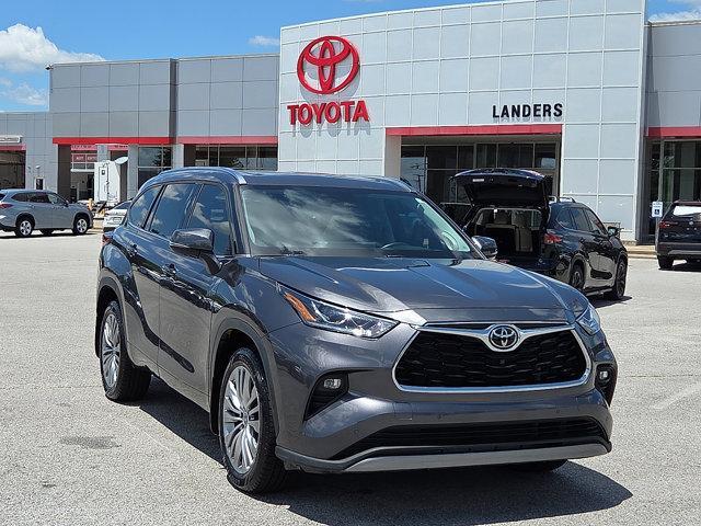 used 2022 Toyota Highlander car, priced at $37,253